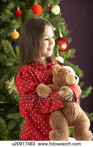 若い 女の子 抱きしめること テディベア の前 クリスマスツリー ストックイメージ U9174 Fotosearch