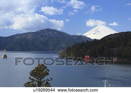 Picture - Lake Ashi and Mount Fuji. Fotosearch