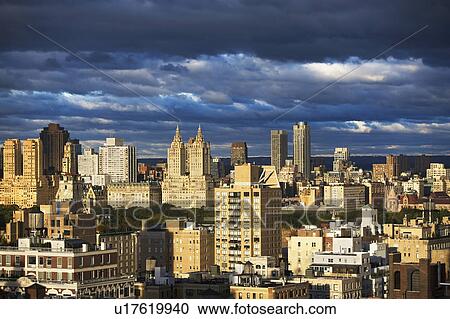 Stock Image - USA, New York City, Manhattan skyline. Fotosearch