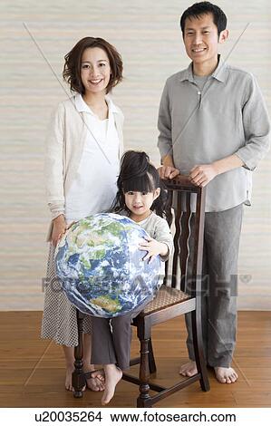 Picture - Portrait of family. Fotosearch