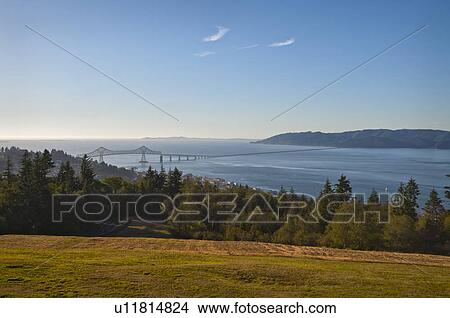 Picture - USA, Oregon, Washington, bridge over Columbia River. Fotosearch