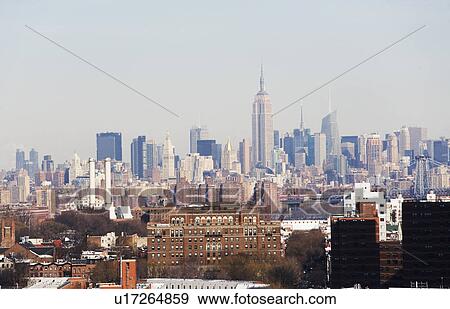 Stock Photo - USA, New York City, Brooklyn, skyline of Manhattan. Fotosearch