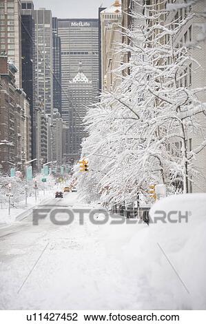 USA, New York City, Park Avenue in winter View Large Photo Image Stock Image - USA, New York City, Park Avenue in winter. Fotosearch
