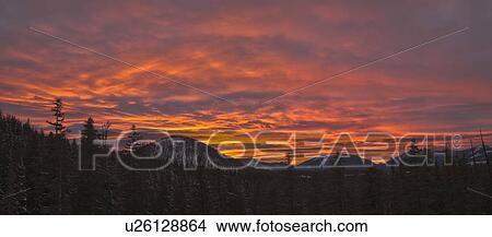 USA, Oregon, Cascade Range at sunset View Large Photo Image Picture - USA, Oregon, Cascade Range at sunset. Fotosearch