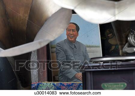 Stock Image - Painting of Mao Tse-Tung the Chinese Revolutionary leader, Shanghai, China. Fotosearch