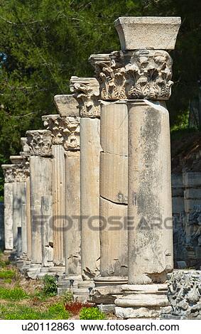 Tacchino Ephesus Fila Di Colonne Corinzie Archivio Immagini U20112863 Fotosearch