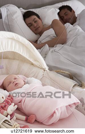 newborn baby sleeping bed