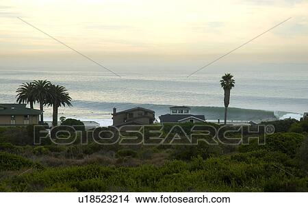Picture - A huge swell hits Southern California. Fotosearch