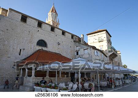 Stock Photograph - Busy Restaurant. Fotosearch