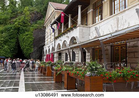 Stock Image - Jamski dvorec Mansion. Fotosearch