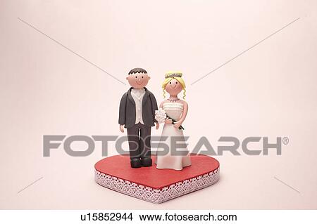 Picture - Figurine of bride and groom. Fotosearch