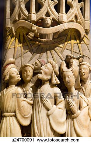 中世纪 雪花石膏 Sculpture 团体 在中 虔诚 男性和女性 贵族 在中 祈祷 天使 在上面 握住 A Scroll 象牙 彩色 带 金子 装饰 同时 红 Decoration 大英博物馆 伦敦 英国图片银行