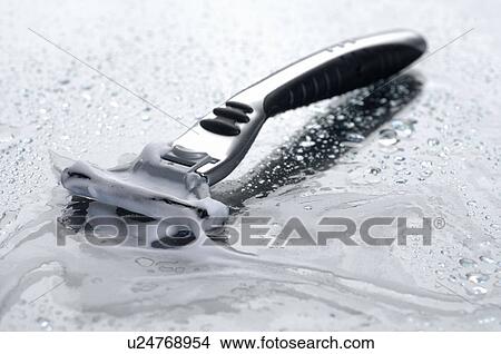 Picture - Wet shaver. Fotosearch