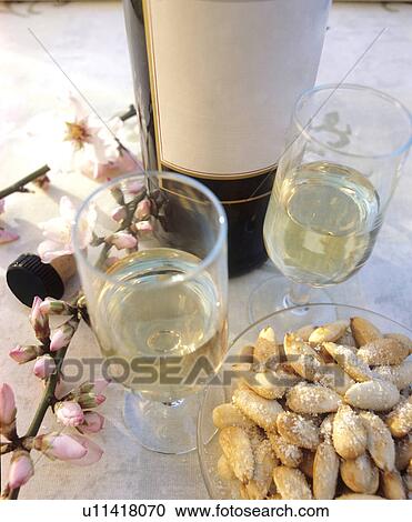 Stock Image - Jerez Fino and almonds. Fotosearch