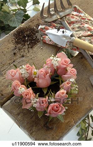 Picture - rose arrangement in the form of a heart. Fotosearch