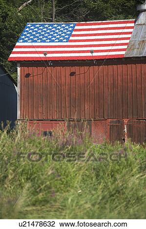 Stock Image - USA, New York State, Chester, Barn with American Flag on roof. Fotosearch