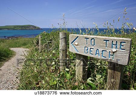 Stock Photograph - Sign with directions ’to the beach’. Fotosearch