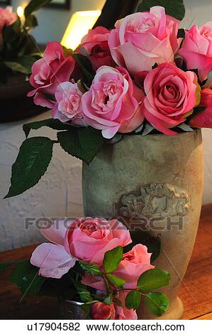Stock Image - Bunch of pink roses. Fotosearch