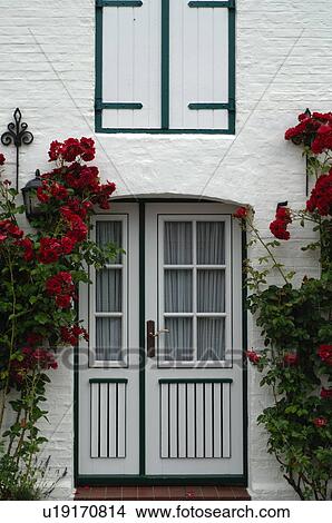 Picture - Entrance to a country house. Fotosearch
