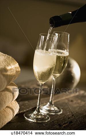 Picture - Sparkling wine. Fotosearch