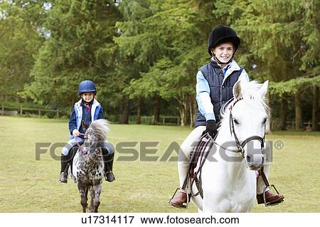 Zwei Madchen Reiten Ihr Ponys Stock Foto U Fotosearch