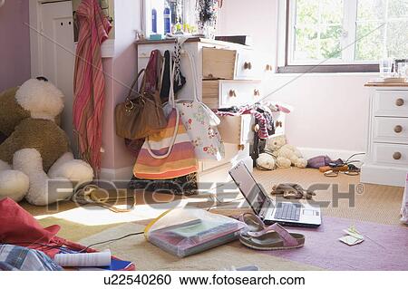 Unordentliches zimmer Stock Bild | u22540260 | Fotosearch