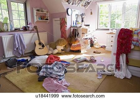Unordentliches zimmer Stock Foto | u18441999 | Fotosearch