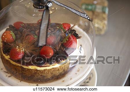 Picture - Strawberry cake. Fotosearch