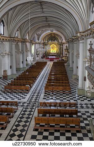 Stock Image - Iglesia de Santo Domingo interior from choir balcony, showing black and white tiled nave, graceful arched ceiling, gold altar, Spanish Baroque, Lima, Peru. Fotosearch