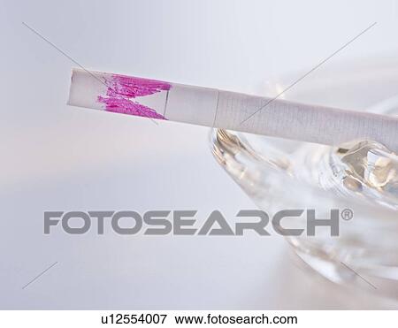 終わり の タバコ で 印 の ピンク 口紅 写真館 イメージ館 U Fotosearch