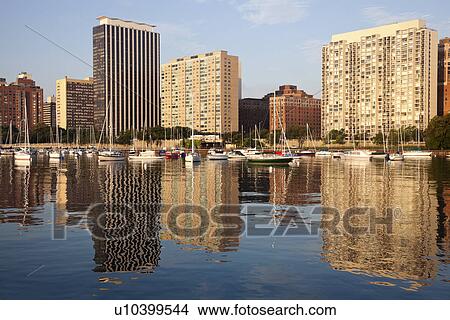 Picture - USA, Illinois, Chicago, Marina with apartment buildings. Fotosearch