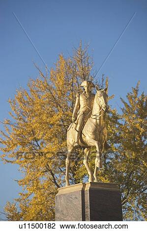Stock Image - USA, Pennsylvania, Philadelphia, statue. Fotosearch