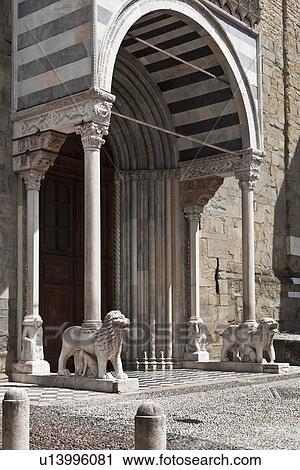 Lion statues in archway entrance View Large Photo Image Stock Image - Lion statues in archway entrance. Fotosearch