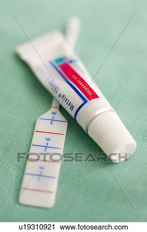 Stock Image - Dermatological prodrug cream and applicator. This cream is used during photodynamic light therapy.. Fotosearch