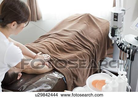 Picture - Oil massage. Fotosearch