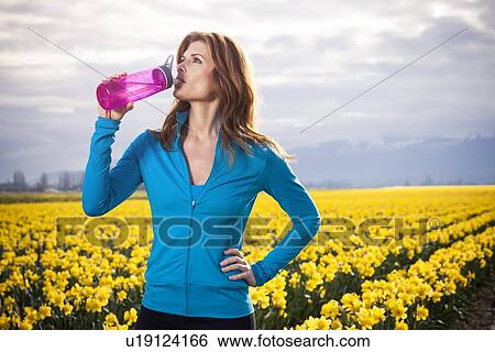 USA, Washington, Skagit Valley, Woman drinking water after run View Large Photo Image Stock Photograph - USA, Washington, Skagit Valley, Woman drinking water after run. Fotosearch