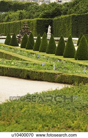 Stock Image - Formal garden, Chateau de Versailles, Versailles, Paris, France. Fotosearch