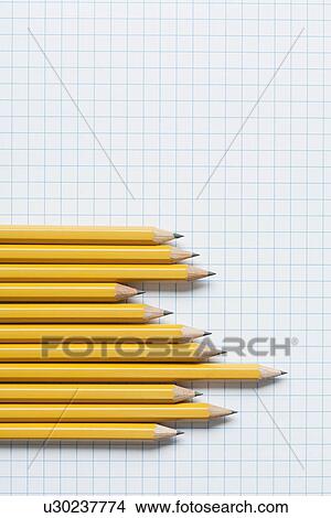 分かれること の 黄色 鉛筆 中に グラフ 形 上に 方眼紙