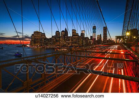Stock Photograph - Brooklyn bridge at night. Fotosearch