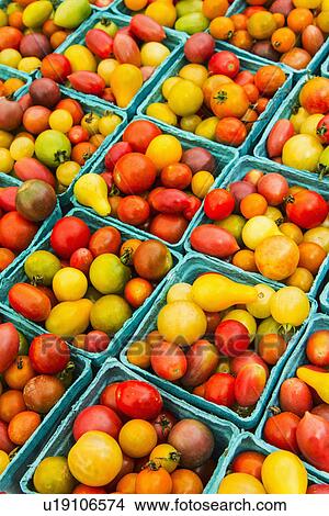 Picture - Heap of cherry tomatoes. Fotosearch