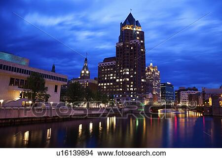 Picture - Milwaukee River in city center. Fotosearch