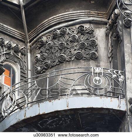 Stock Image - Architectural details of a building in the Old City, Istanbul, Turkey. Fotosearch