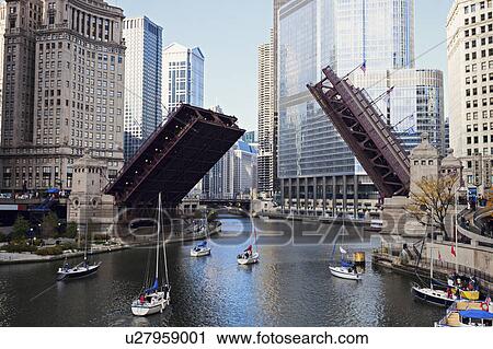 Stock Image - Michigan Avenue bridge. Fotosearch