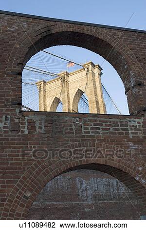 Stock Image - Brooklyn Bridge. Fotosearch