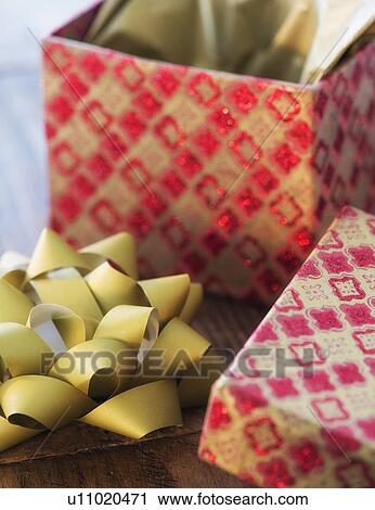 Empty christmas gift View Large Photo Image Stock Image - Empty christmas gift. Fotosearch