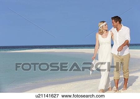 Couple At Beautiful Beach Wedding View Large Photo Image Stock Photo - Couple At Beautiful Beach Wedding. Fotosearch