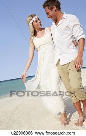 Couple At Beautiful Beach Wedding View Large Photo Image Stock Photograph - Couple At Beautiful Beach Wedding. Fotosearch