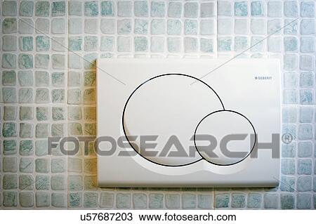 ボタン へ 同じ高さに トイレ 上に モザイクタイル Wall イタリア ストックイメージ U Fotosearch
