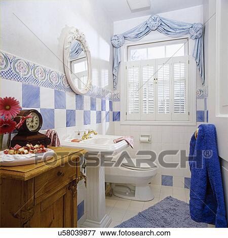 Bathrooms:, blanco, cuarto de baño, con, polvo azul, acentos, en