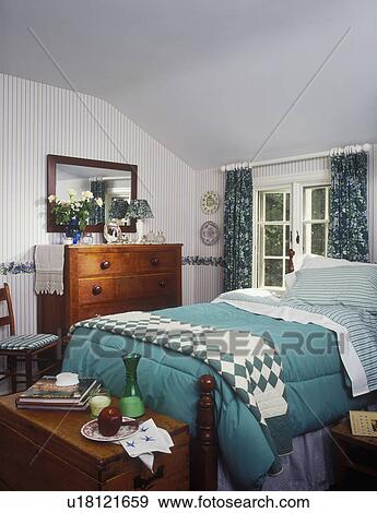 Bedroom Bed With Green Duvet Wallpaper Stripe Floral Curtain